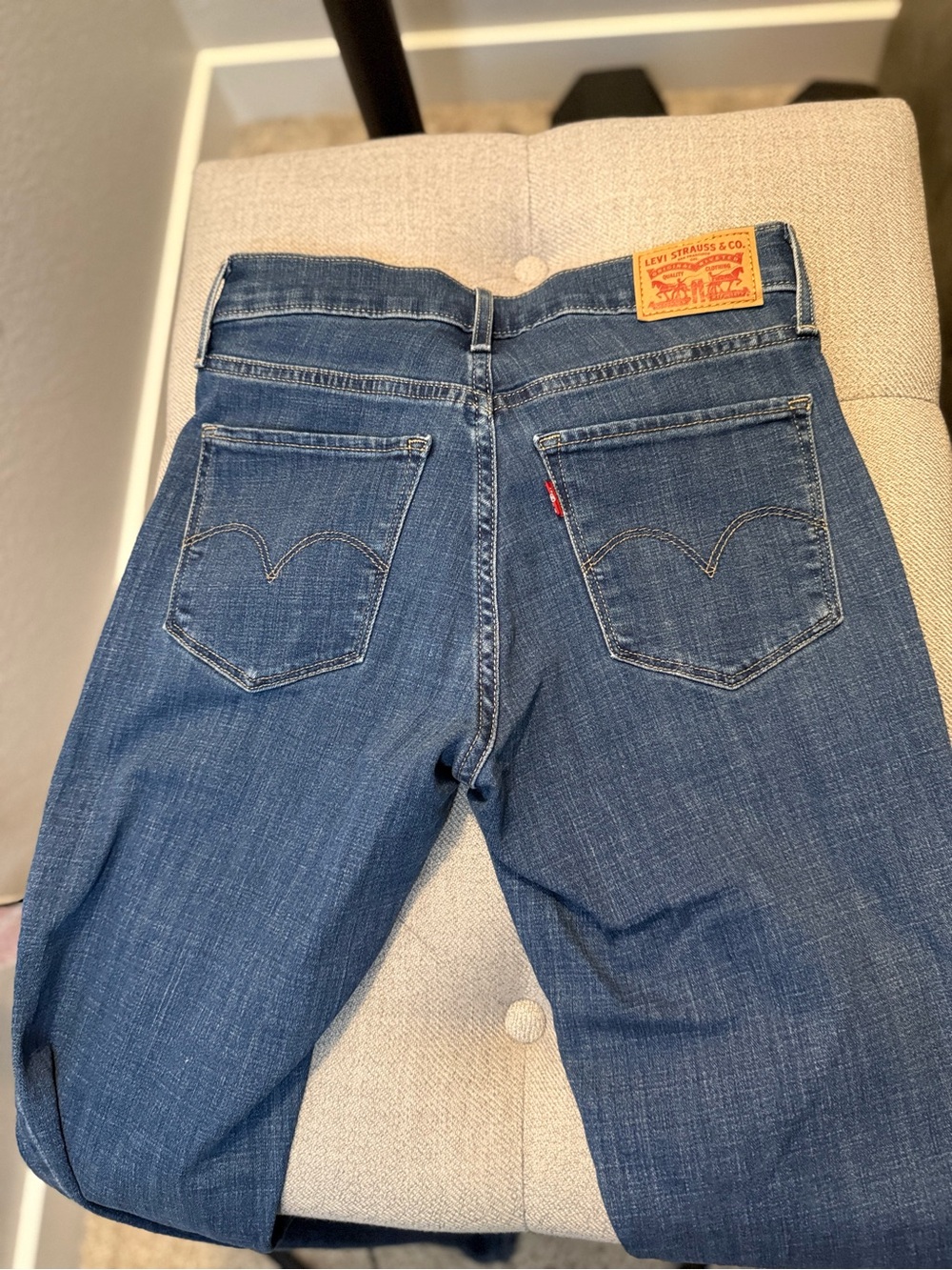 Levi's Women's Skinny Jeans - Classic Blue Back Pocket Detail